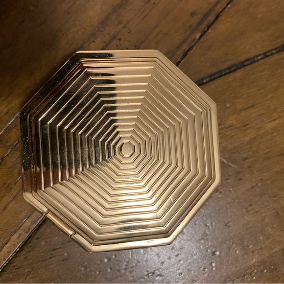 Besame cosmetics Disney Princess Tiana compact - Picture 7 of 7